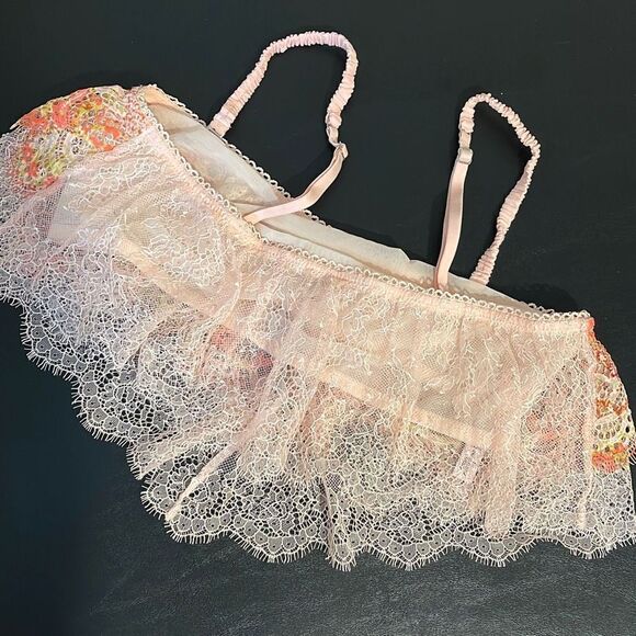 Victoria’s‎ Secret Lace Bralette. Size Medium. Pink Multi NWT - Picture 2 of 5